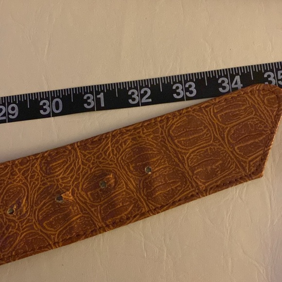 VINTAGE Brown etched drop waisted Belt w/ brass tone embellishment Hook Closure - Picture 4 of 5